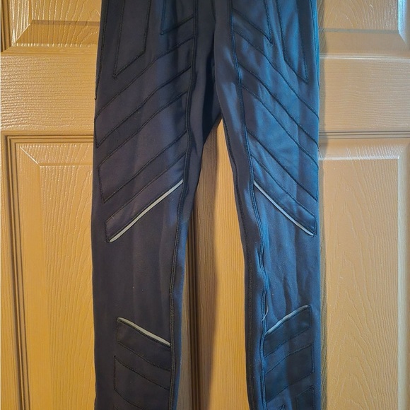 Lululemon Moto Sense knit composite highrise running legging size 4 - Picture 4 of 4